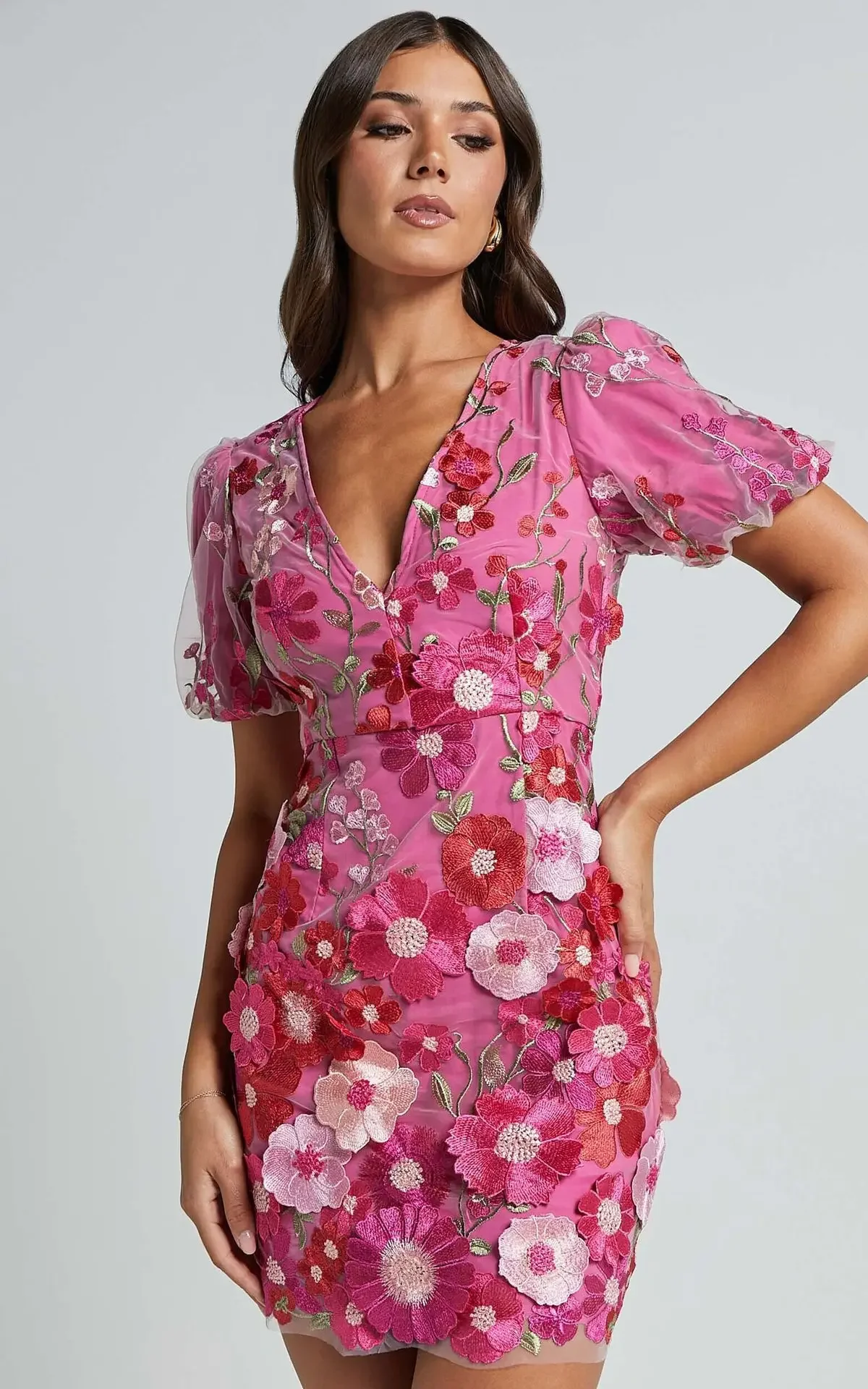Embroidery Zara - Sexy geborduurde mouwloze bloemenjurk met V-hals