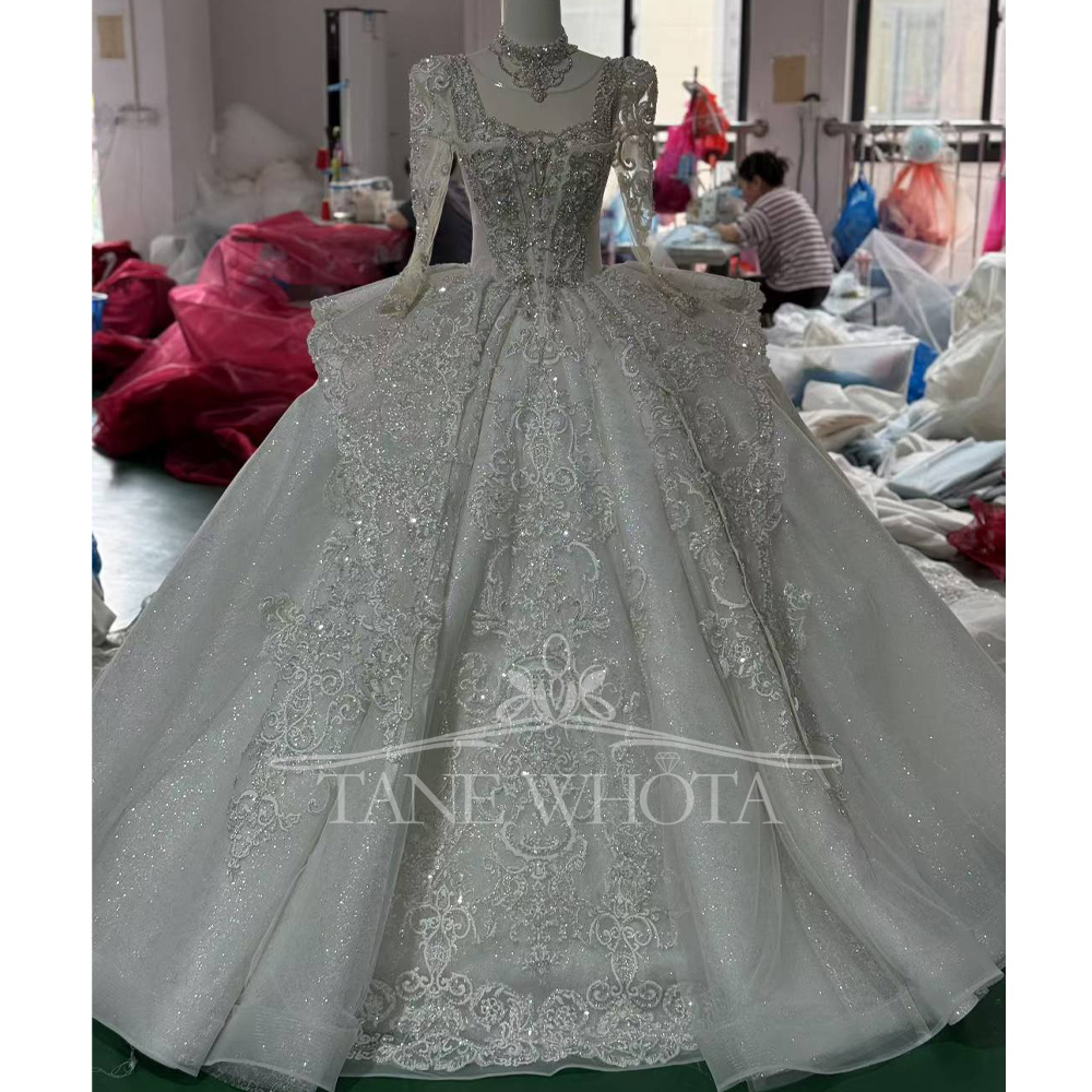Bruidsjurk met kristallen pail - Embroidery Organza recensie en prijs