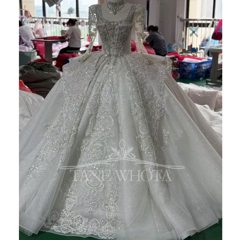 Bruidsjurk met kristallen pail - Embroidery Organza recensie en prijs