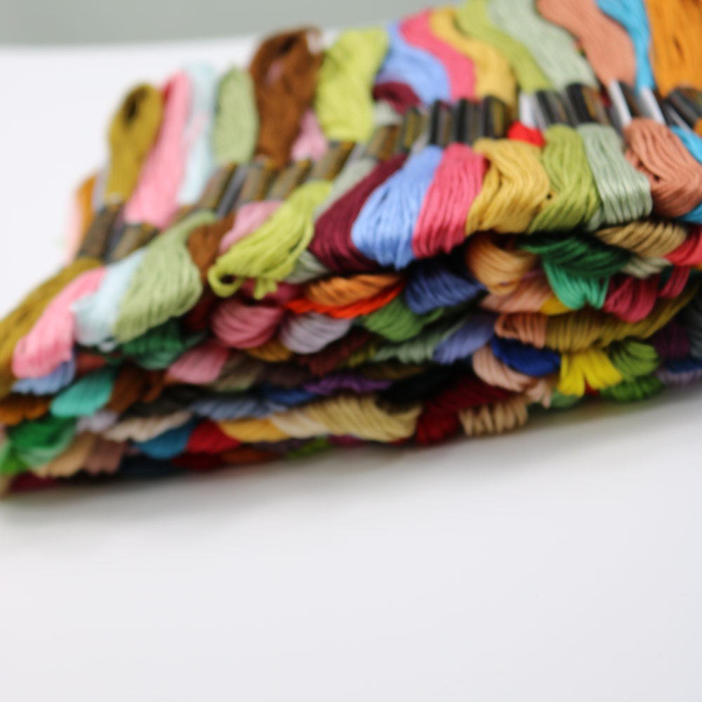 Vaste 50-kleurige kruissteekga - Embroidery In The Piece recensie en prijs